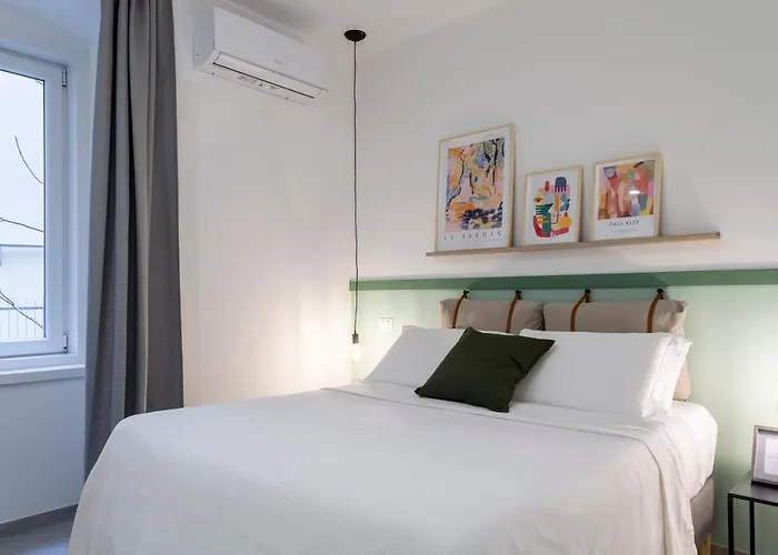 Stylish With An Arty Touch Fast Wifi Trieszt