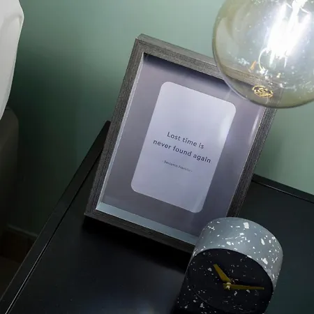 Stylish With An Arty Touch Fast Wifi