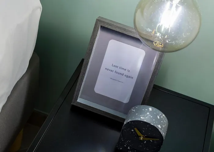 Stylish With An Arty Touch Fast Wifi